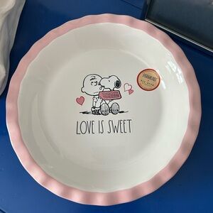 Rae Dunn Valentine’s Day Peanuts Snoopy Charlie Brown Love Is Sweet Pie Plate